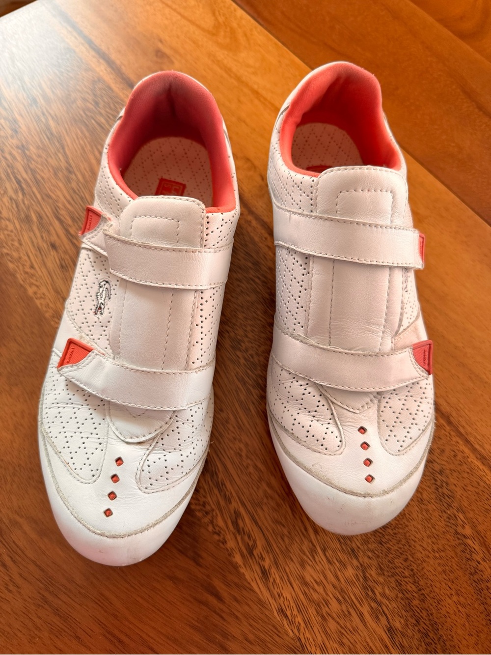 LACOSTE SPORT sneakers with easy adjustable Velcro closures.  SIZE 9.